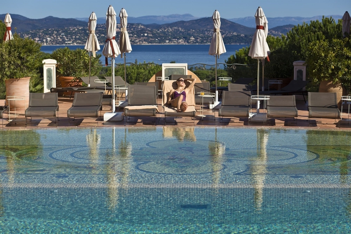 Imagen de la piscina del Hotel Château De La Messardière. Foto 13