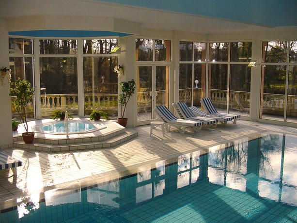 Imagen de la piscina del Hotel Château De L'ile and Spa. Foto 15