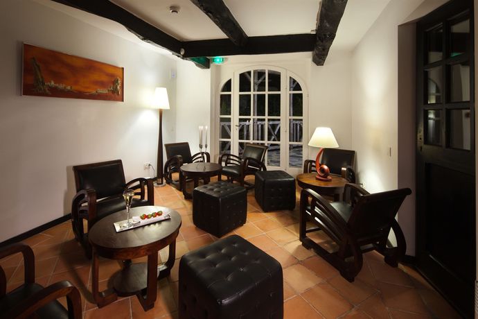 Imagen de los exteriores del Hotel Ch&acirc;teau De Longcol. Foto 10