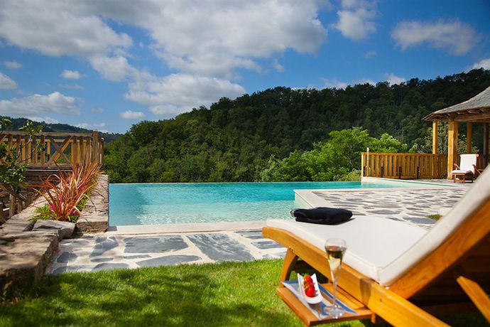 Imagen de la piscina del Hotel Ch&acirc;teau De Longcol. Foto 15