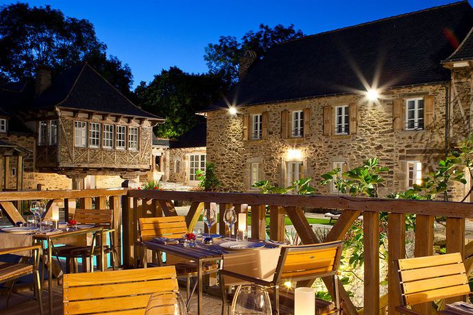 Imagen de la piscina del Hotel Ch&acirc;teau De Longcol. Foto 16