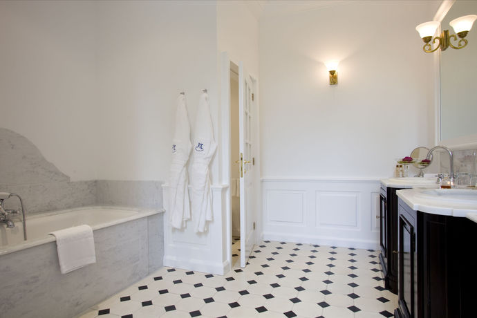 Imagen de la habitación del Hotel Ch&acirc;teau De Mirambeau. Foto 8