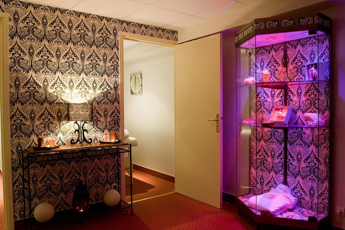 Imagen de la piscina del Hotel Château De Montvillargenne. Foto 15