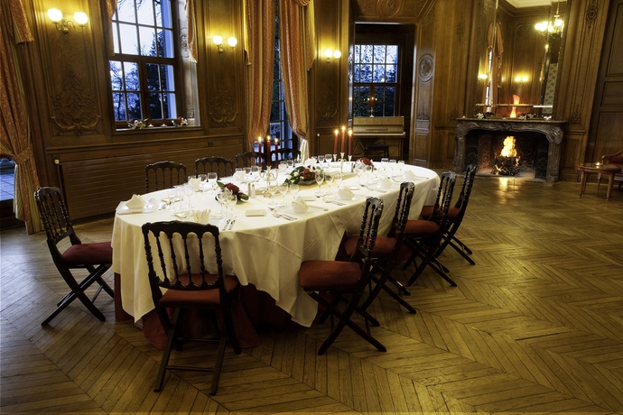 Imagen del bar/restaurante del Hotel Château De Montvillargenne. Foto 1