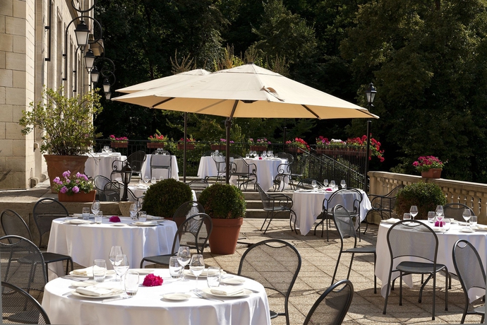 Imagen del bar/restaurante del Hotel Château De Montvillargenne. Foto 2