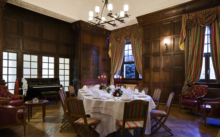 Imagen del bar/restaurante del Hotel Château De Montvillargenne. Foto 4