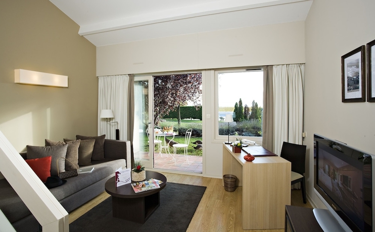 Imagen de la habitación del Hotel Château De Pizay. Foto 7