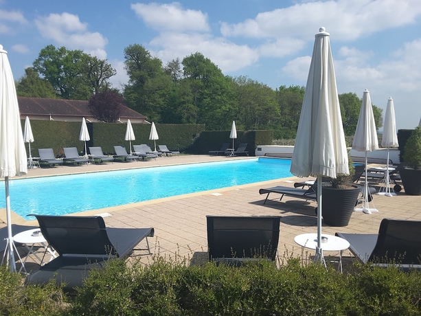 Imagen de la piscina del Hotel Château De Pizay. Foto 16