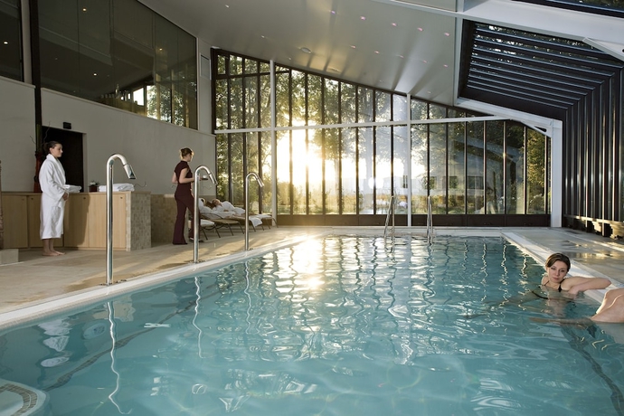 Imagen de la piscina del Hotel Château De Pizay. Foto 18