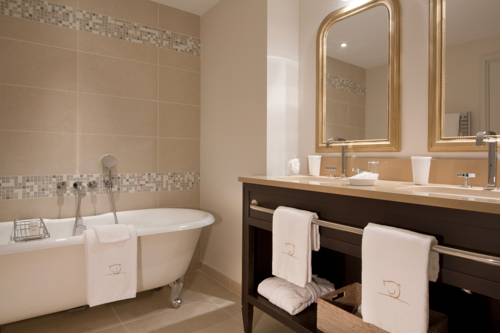 Imagen de la habitación del Hotel Ch&acirc;teau De Valmer. Foto 6