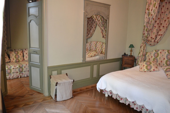 Imagen de la habitación del Hotel Ch&acirc;teau De Varenne. Foto 4