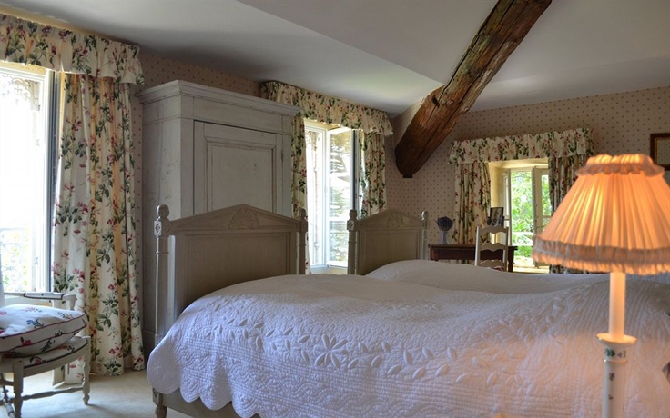 Imagen de la habitación del Hotel Ch&acirc;teau De Varenne. Foto 5
