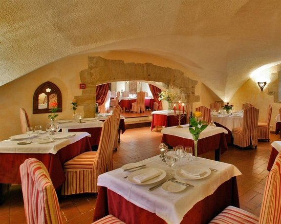 Imagen del bar/restaurante del Hotel Château Des Ducs De Joyeuse. Foto 6