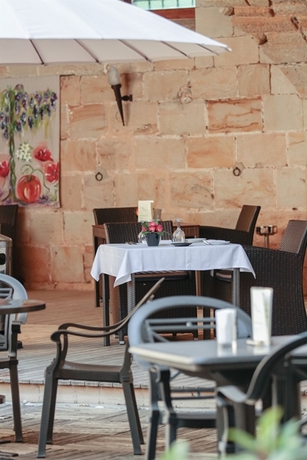 Imagen del bar/restaurante del Hotel Château Des Ducs De Joyeuse. Foto 7