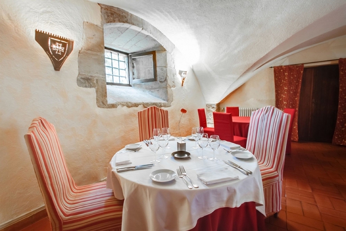 Imagen del bar/restaurante del Hotel Château Des Ducs De Joyeuse. Foto 8