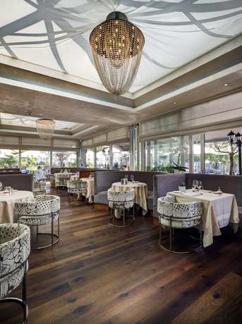 Imagen del bar/restaurante del Hotel Château D'ouchy. Foto 7