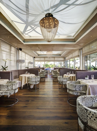 Imagen del bar/restaurante del Hotel Château D'ouchy. Foto 8