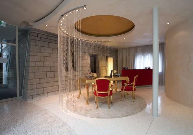 Imagen de los interiores del Hotel Château D'ouchy. Foto 16