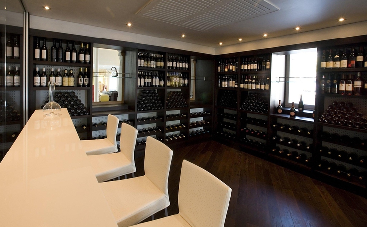 Imagen del bar/restaurante del Hotel Château D'ouchy. Foto 9