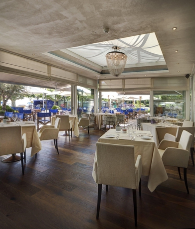 Imagen del bar/restaurante del Hotel Château D'ouchy. Foto 10