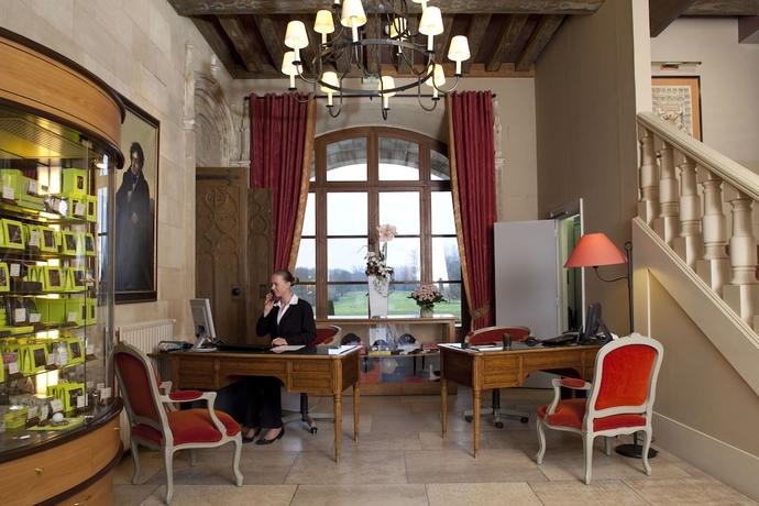 Imagen de los interiores del Hotel Ch&acirc;teau GOLF & SPA d'Augerville. Foto 19