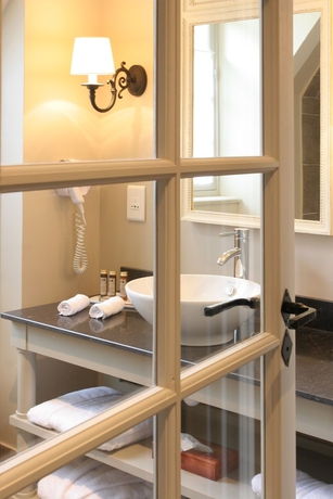 Imagen de la habitación del Hotel Ch&acirc;teau GOLF & SPA d'Augerville. Foto 18