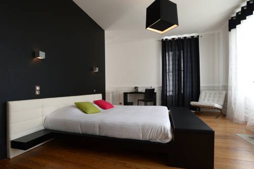 Imagen de la habitación del Hotel Ch&acirc;teau La Ch&egrave;ze. Foto 6