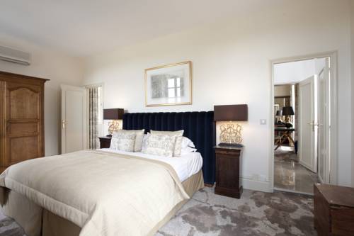 Imagen de la habitación del Hotel Château La Chenevière. Foto 10