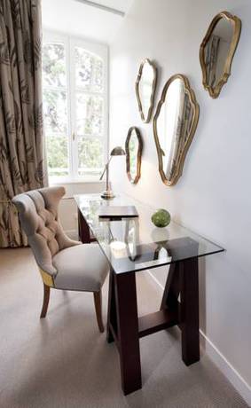 Imagen de la habitación del Hotel Château La Chenevière. Foto 11