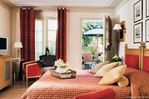 Imagen de la habitación del Hotel Château La Chenevière. Foto 13