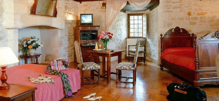 Imagen de la habitación del Hotel Ch&acirc;teau La Fleunie. Foto 9