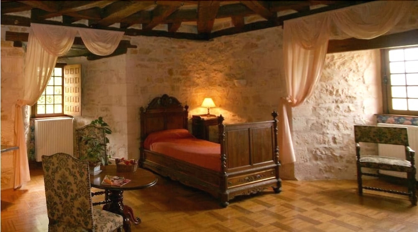 Imagen de la habitación del Hotel Ch&acirc;teau La Fleunie. Foto 10