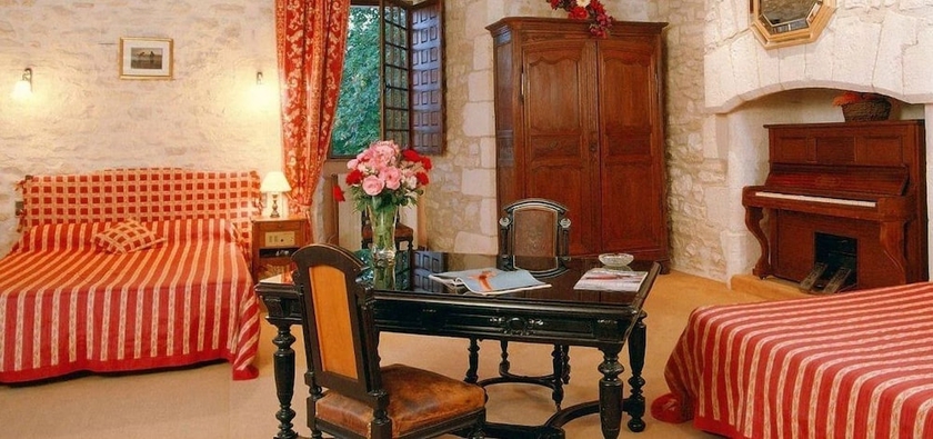 Imagen de la habitación del Hotel Ch&acirc;teau La Fleunie. Foto 12