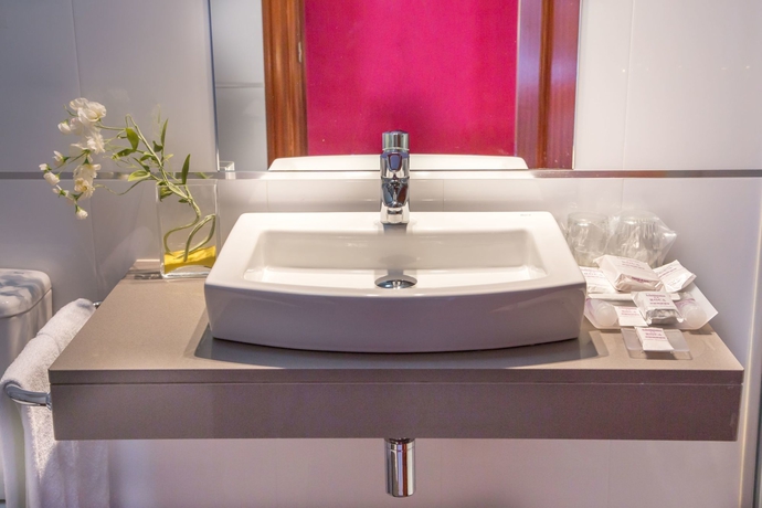 Imagen de la habitación del Hotel Château La Roca. Foto 7