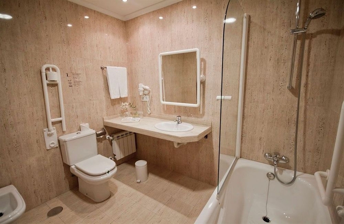 Imagen de la habitación del Hotel Château La Roca. Foto 8