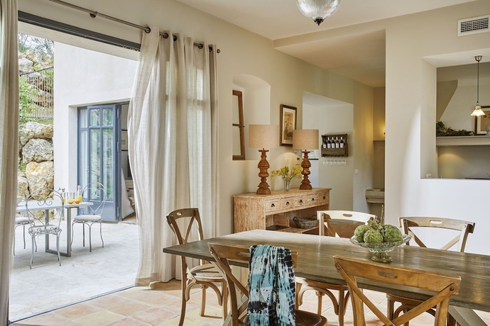 Imagen de la habitación del Hotel Ch&acirc;teau Les Carrasses. Foto 6