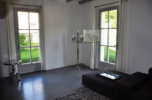 Imagen de la habitación del Hotel Château Les Merles. Foto 4