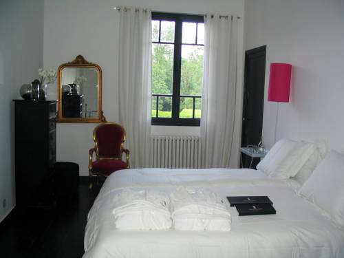 Imagen de la habitación del Hotel Château Les Merles. Foto 11