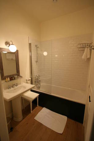 Imagen de la habitación del Hotel Ch&acirc;teau Les Oliviers De Salettes. Foto 16