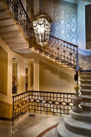 Imagen de los interiores del Hotel Château Monfort - Relais & Châteaux. Foto 7