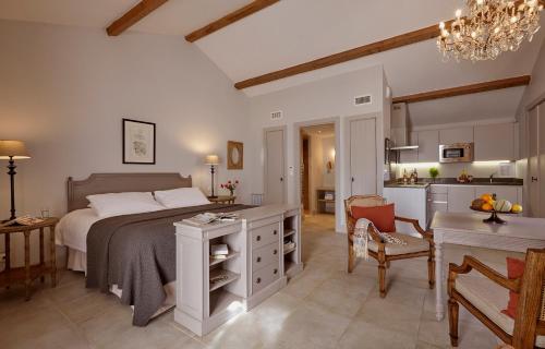 Imagen de la habitación del Hotel Ch&acirc;teau St Pierre de Serjac. Foto 8