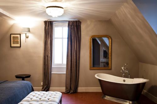 Imagen de la habitación del Hotel Ch&acirc;teau St Pierre de Serjac. Foto 10