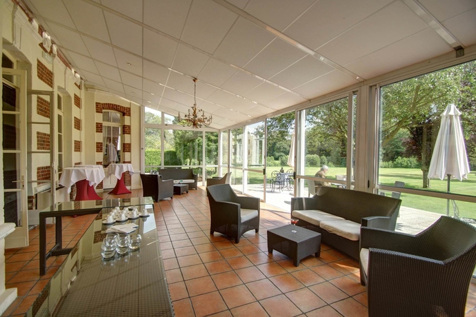 Imagen de los interiores del Hotel Ch&acirc;teau Tilques. Foto 8