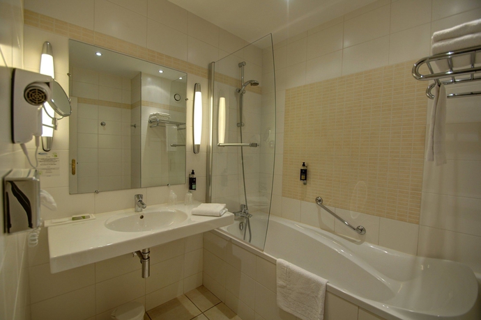 Imagen de la habitación del Hotel Ch&acirc;teau Tilques. Foto 6