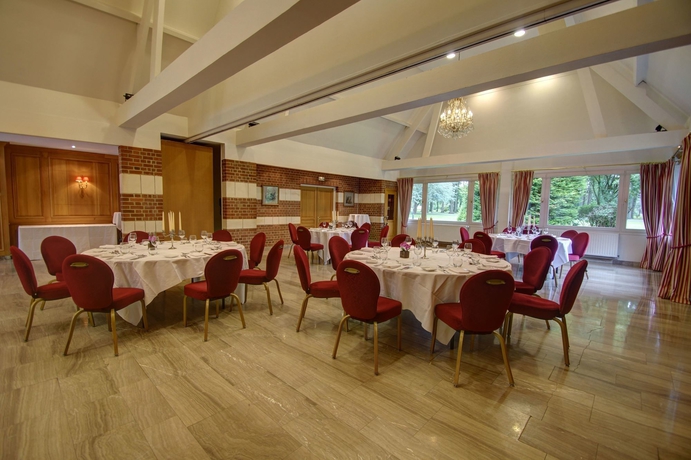 Imagen de los interiores del Hotel Ch&acirc;teau Tilques. Foto 11