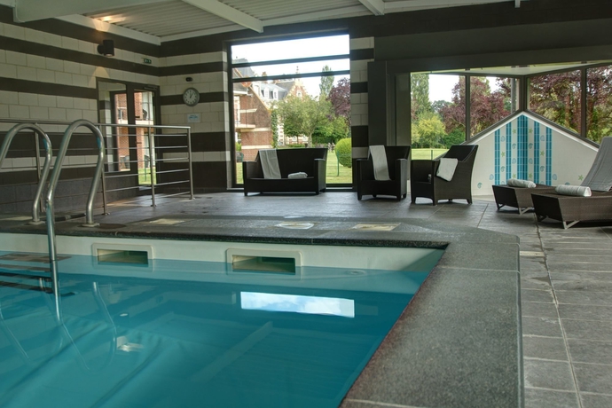 Imagen de la piscina del Hotel Ch&acirc;teau Tilques. Foto 14