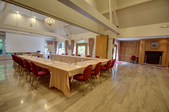 Imagen de los interiores del Hotel Ch&acirc;teau Tilques. Foto 12