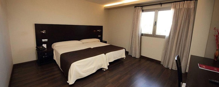 Imagen de la habitación del Hotel Château Viñasoro. Foto 4