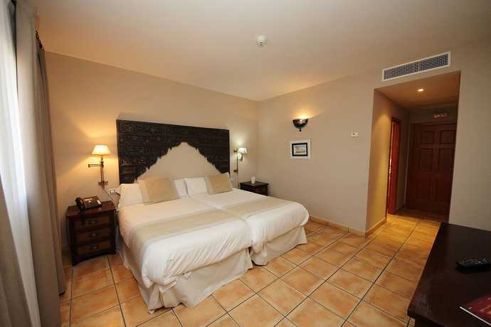 Imagen de la habitación del Hotel Château Viñasoro. Foto 7