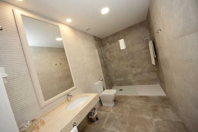 Imagen de la habitación del Hotel Château Viñasoro. Foto 8